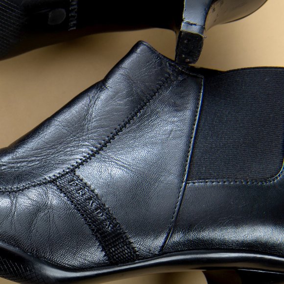 Authentic Prada Milano Women’s Leather Low Kitten Heel Bootie Size 36.5 EUC - Picture 2 of 5